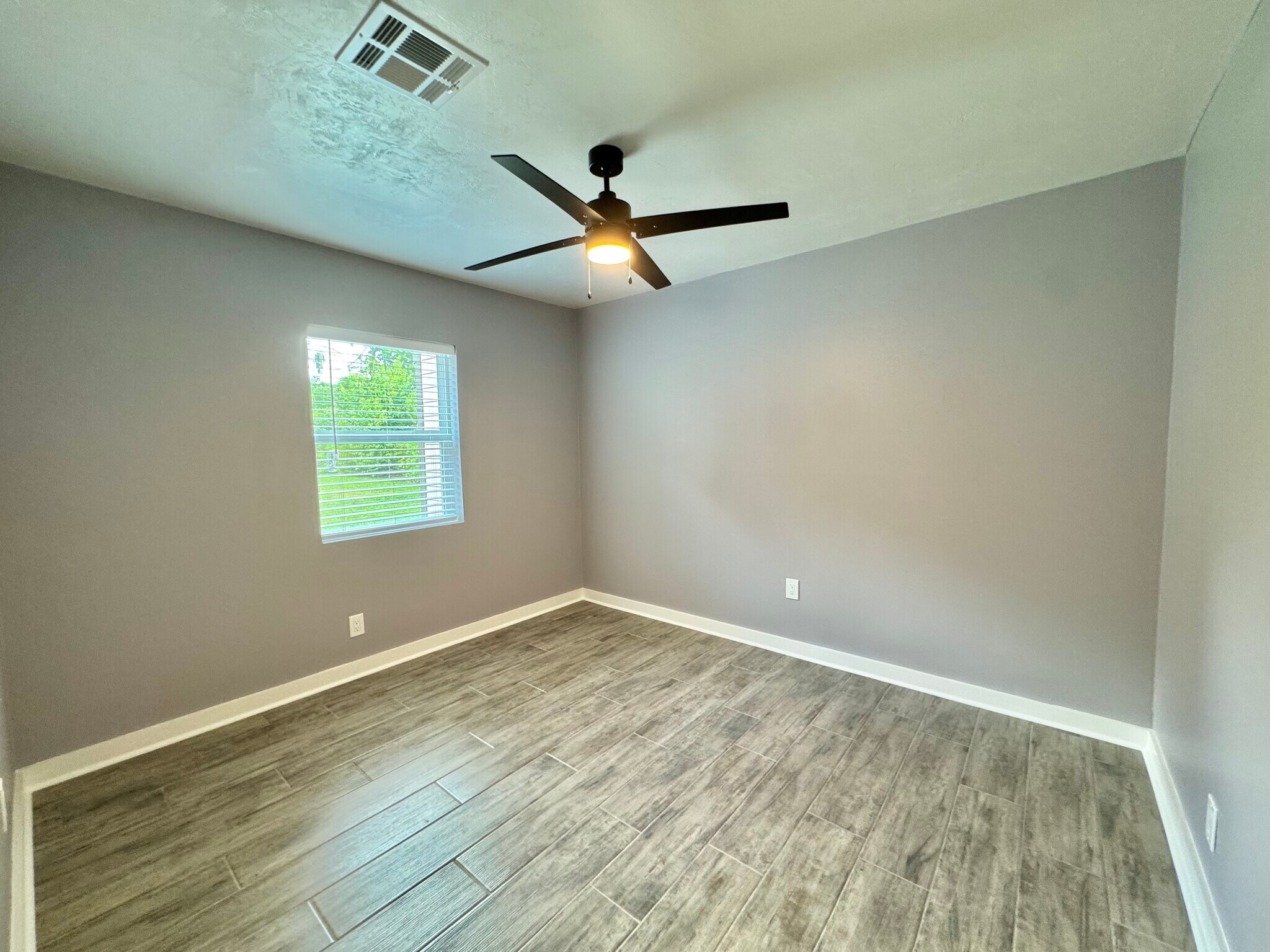 Building Photo - 2144 Westchester Dr