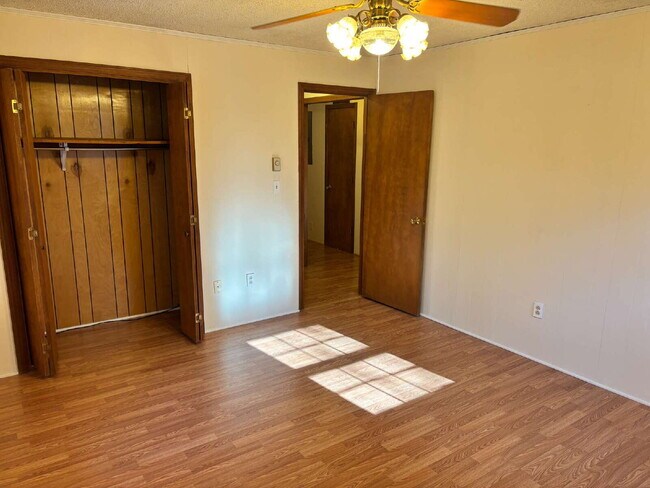 Building Photo - Charming Home for Rent on Quiet Cul-de-Sac!