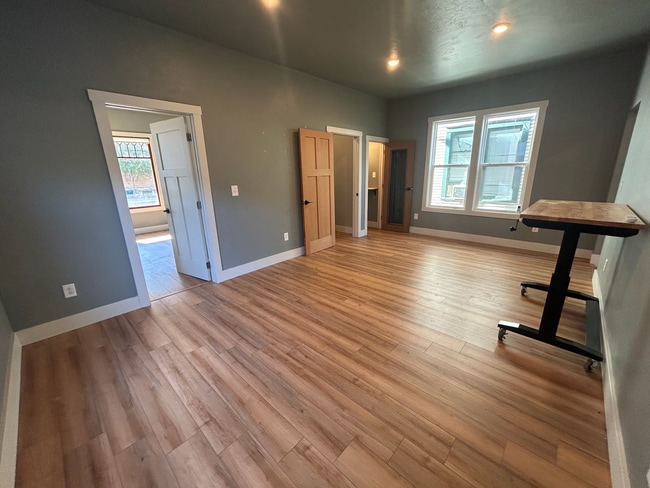 Building Photo - Stunning Remodeled 4 BR in North Missoula