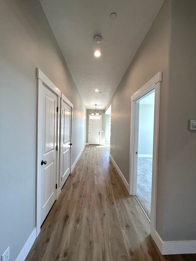 Building Photo - 2609 Sunray Ave