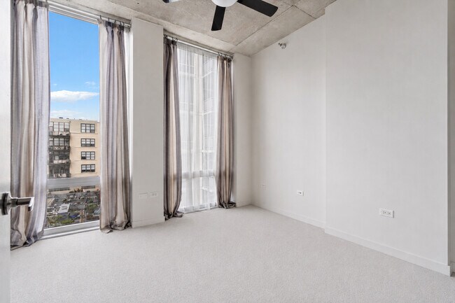Building Photo - 700 N Larrabee St