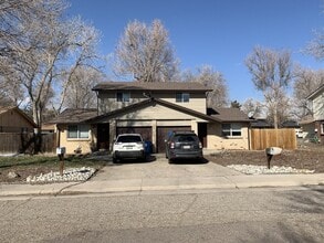 Building Photo - 2 Bedroom 2 Baths with Single Car Garage