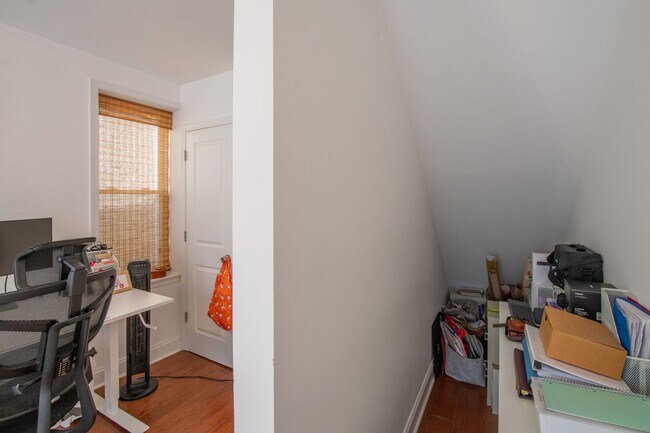 Building Photo - Beautiful Point Breeze Townhome