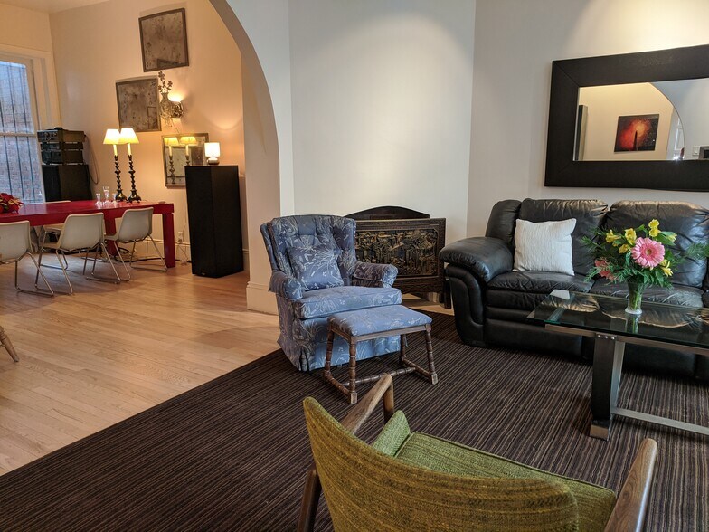 Building Photo - 1837 R St NW