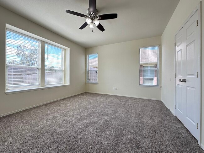 Building Photo - 2211 Highland Crossing Dr