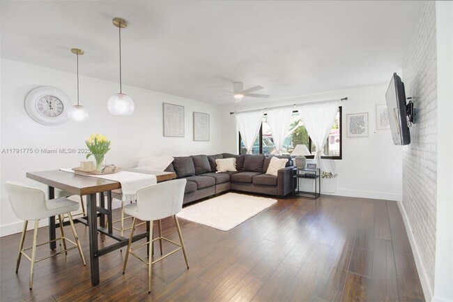 Building Photo - 9428 SW 51st Ct