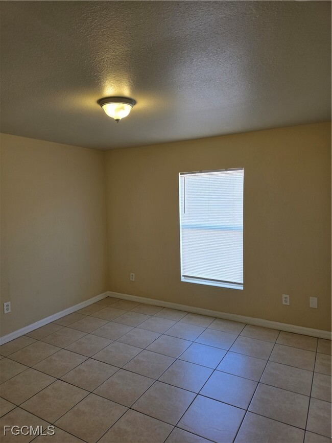 Building Photo - 127 Ivan Ave S