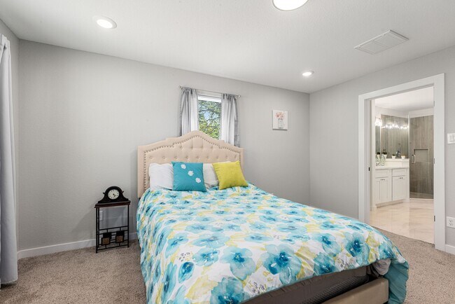 Building Photo - 8357 Tate St