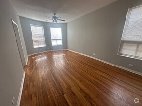Building Photo - South Austin Apartment!