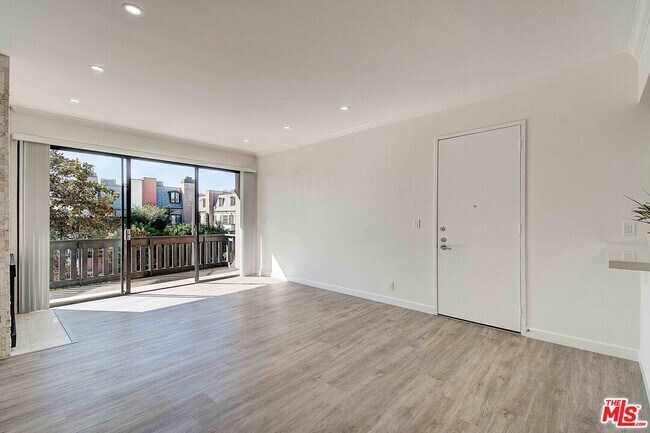 Building Photo - 2324 S Beverly Glen Blvd