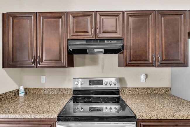 Building Photo - Large 4 Bedroom Rental!