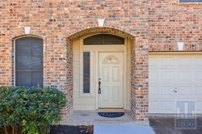 Building Photo - 1110 Water Birch