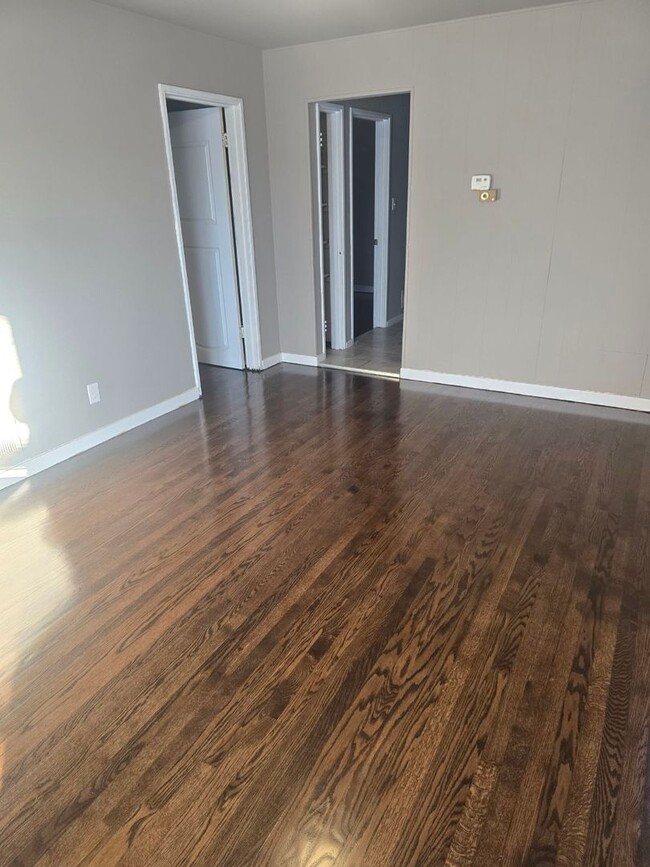 Building Photo - COZY HOME LOCATED CLOSE TO EVERYTHING!