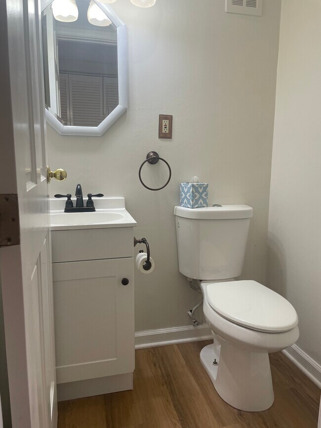 Building Photo - 2701 Audley Dr