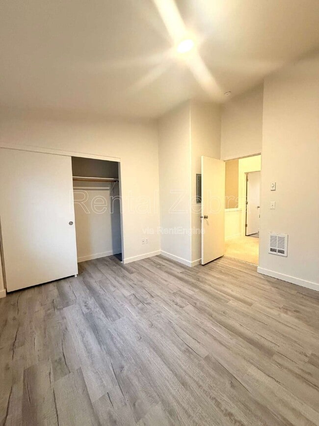 Building Photo - 6702 SE 80th Ave