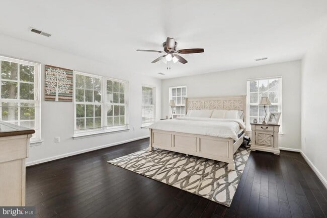 Building Photo - 13032 Pilgrims Inn Dr