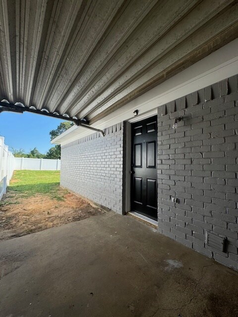 Building Photo - 714 McClenny Dr
