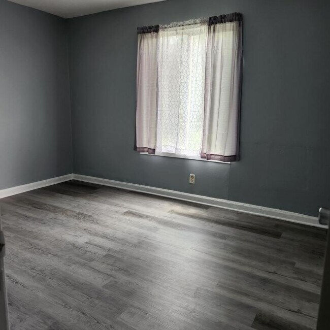 Building Photo - 4206 E 33rd St