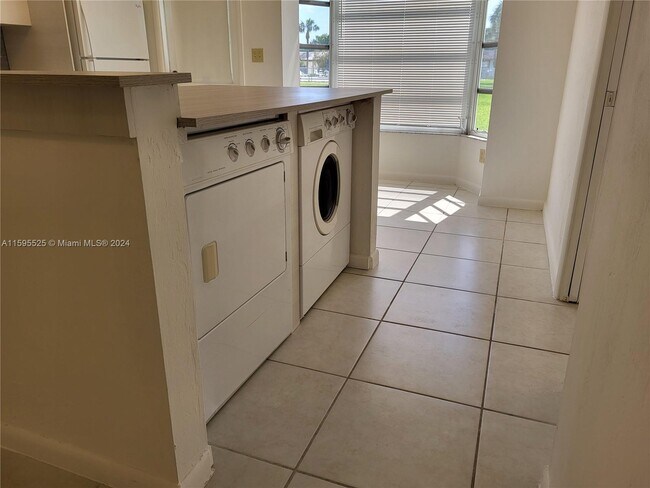 Building Photo - 208 Oakmont Pkwy