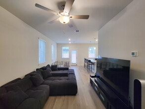 Building Photo - 3 Bed Home for Rent in Park Row Village West | Houston TX 77084