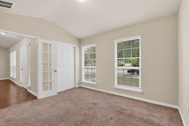 Building Photo - 18401 Friendship Hill Dr