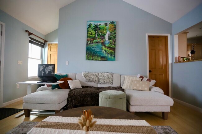 Building Photo - 14 Sterling Rd