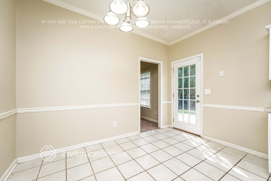 Building Photo - 2880 Park Chase Dr