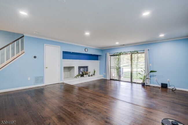 Building Photo - 75 Pear Tree Ln