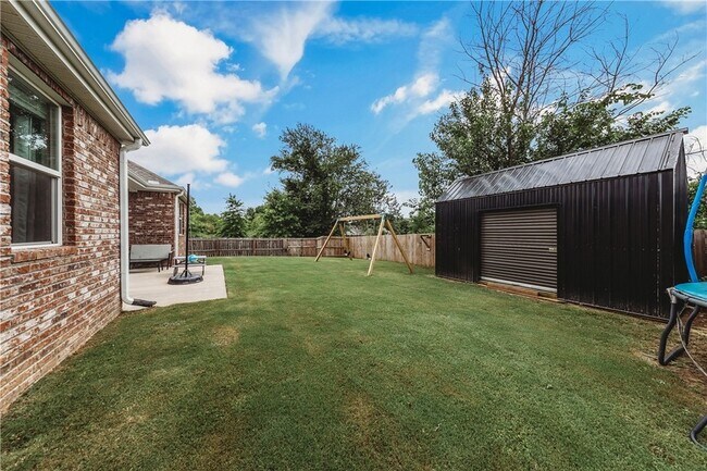 Building Photo - 5803 W Poison Springs Dr