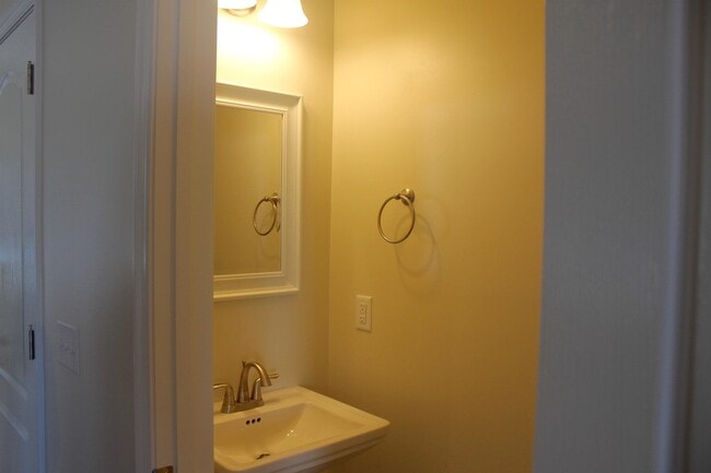 Building Photo - 113 Cedar Point Ln