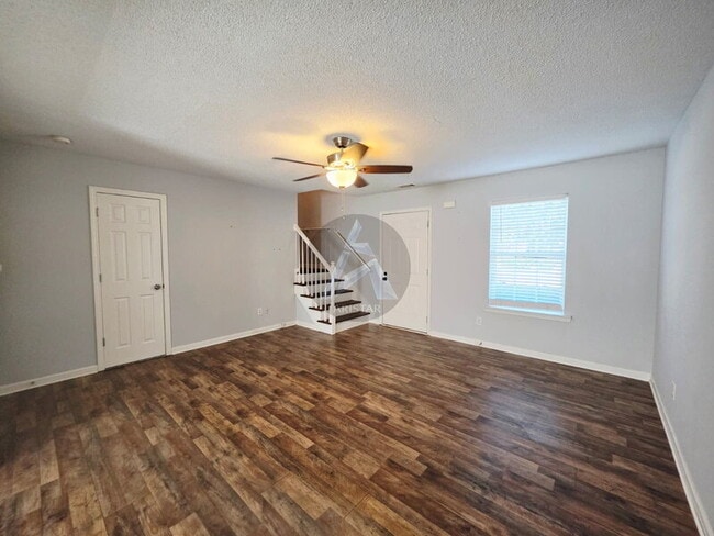 Building Photo - 17 Middlebrook Dr