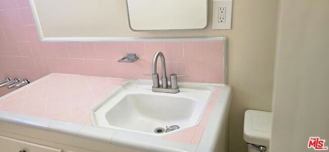 Building Photo - 2635 W Imperial Hwy