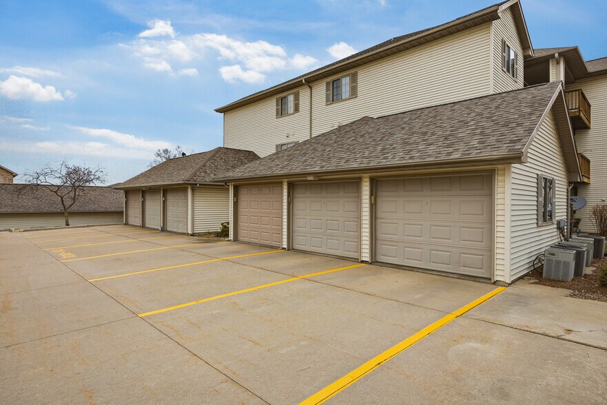 Building Photo - 2871 Coral Ct