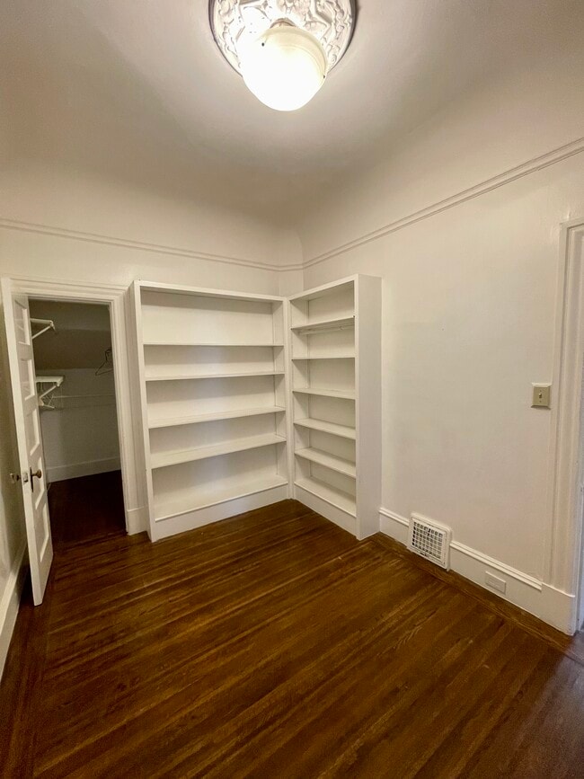 Building Photo - 142 27th St