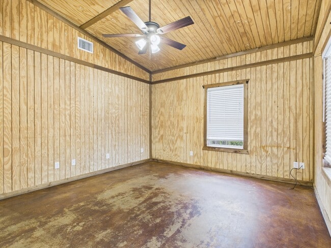 Building Photo - 5822 Leonard Rd