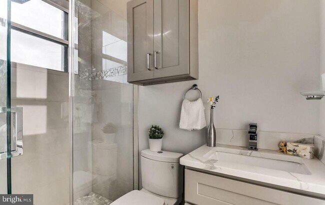 Building Photo - 631 Florida Ave NE