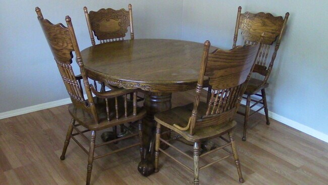 oak dinette set - 2710 Oliver Ave