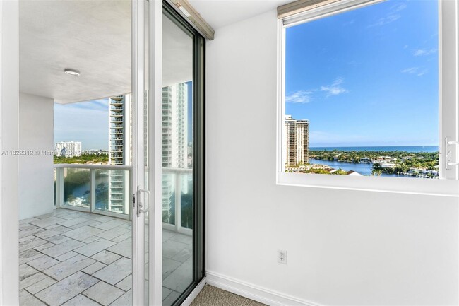 Building Photo - 19400 Turnberry Way