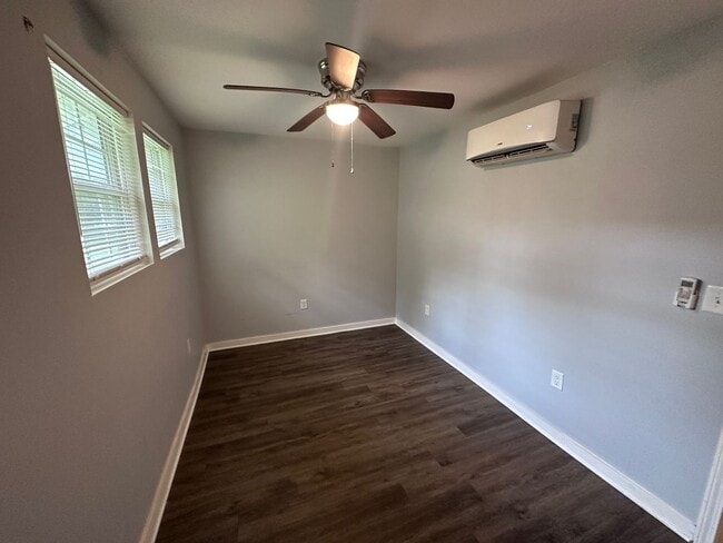 Building Photo - Affordable 2 Bedroom Duplex in Enderly Park!
