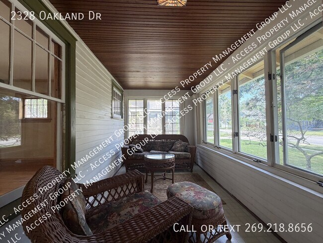 Building Photo - 2328 Oakland Dr