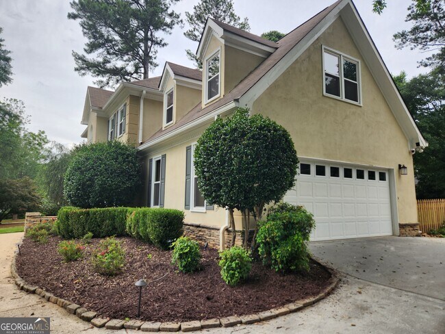 Building Photo - 270 S Shore Dr