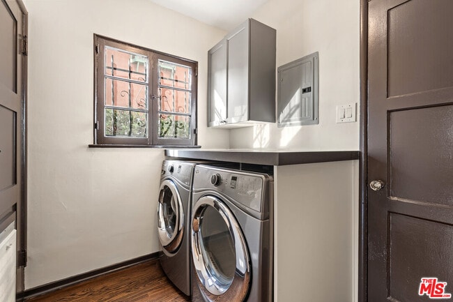 Building Photo - 1146 S Hayworth Ave