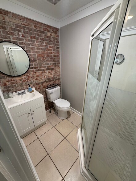 Building Photo - 310 Wimbledon Dr