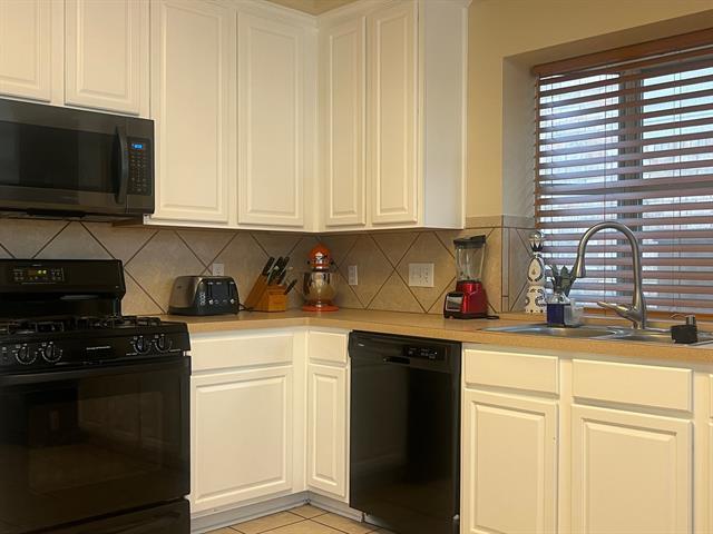 Building Photo - 5909 Vineyard Ln