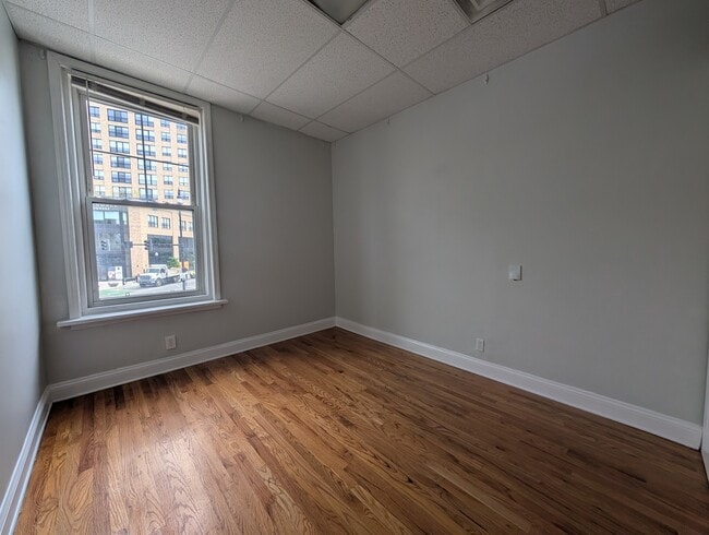 Building Photo - 4805 W Irving Park Rd
