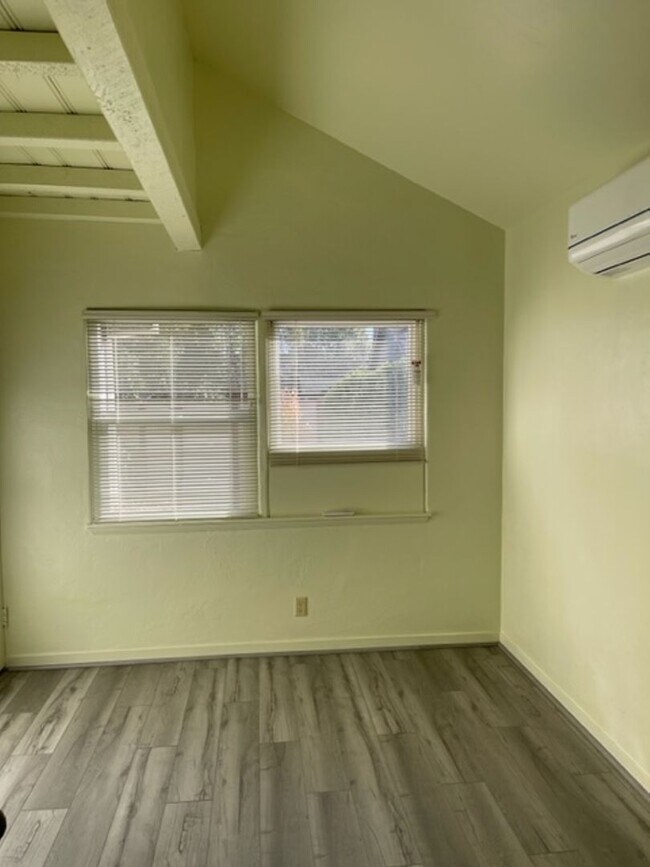 Building Photo - ELEV1817