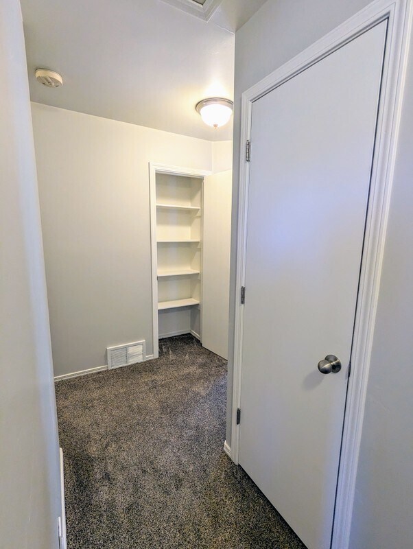 Building Photo - 118 1810 N