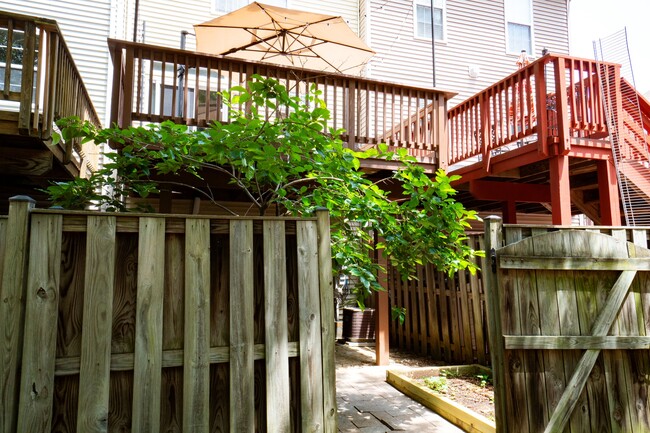 Building Photo - 8538 Towne Manor Ct