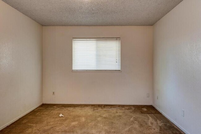 Building Photo - 2768 Saratoga Ave