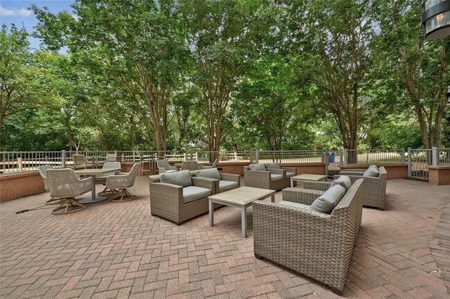 Building Photo - 54 Rainey St